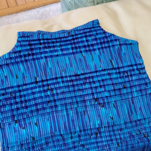 New B Moss Vibrant Shell - Picture 5 of 5